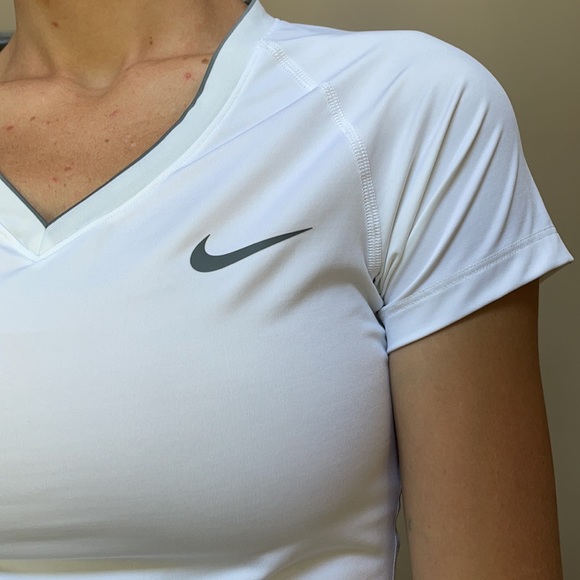 NIKE DRI FIT WHITE GOLF T - Picture 3 of 6